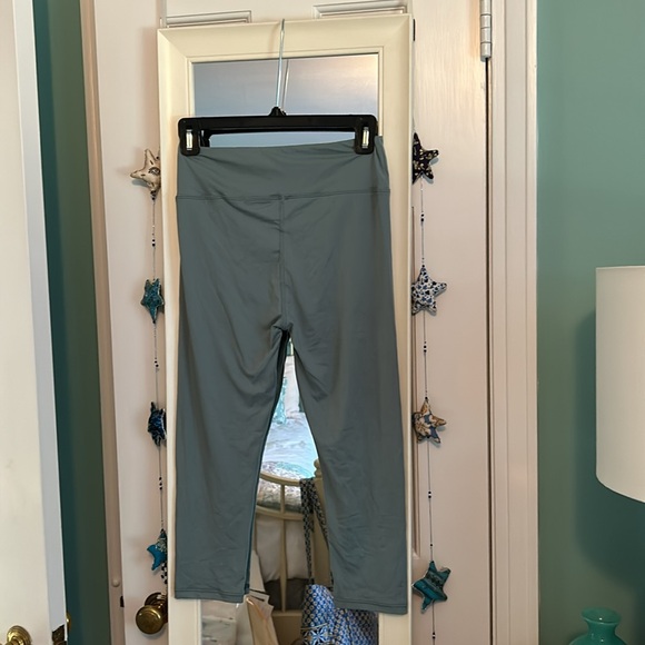Buttery soft capris in Sea Blue S/M - Picture 2 of 5